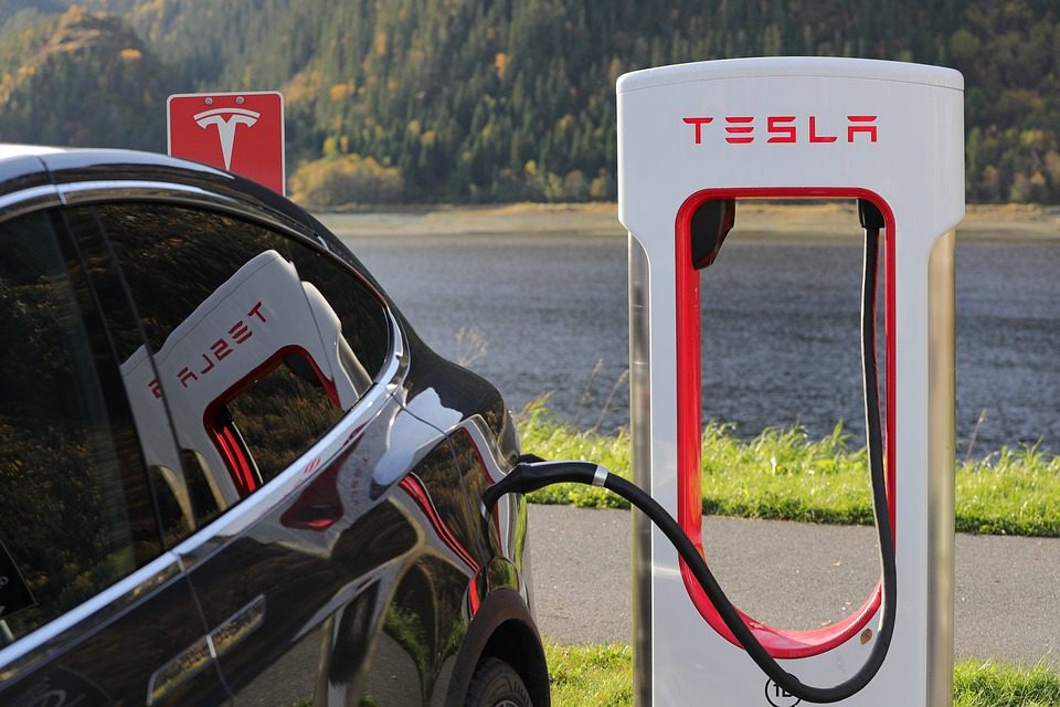 mantenimiento de un auto eléctrico