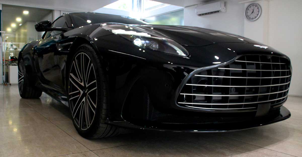 Aston-Martin-DB12